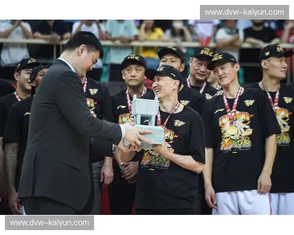 广厦vs佛山：一场宿命的对决，双雄争霸谁主沉浮？